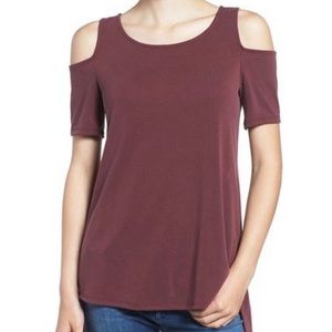 Off the shoulder short sleeve maroon shirt